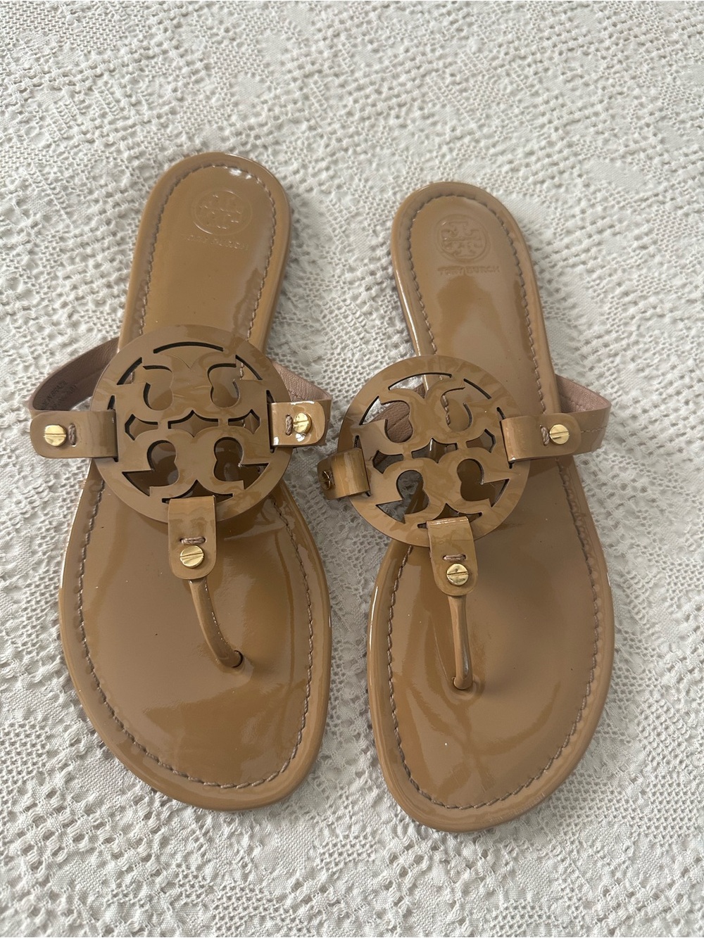 Tory Burch Patent Miller Logo Toe-Thong Sandals in Camel - Picture 2 of 14